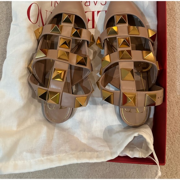 Authentic Brand New Valentino Garavani Taupe Leather Roman Stud Ballet Flats - Picture 2 of 9